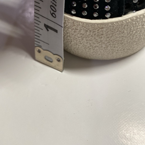 NWT Vince Camuto Leather Chenta Sneakers Perforated & Studded Lace Ups Size 7.5 - Picture 10 of 10